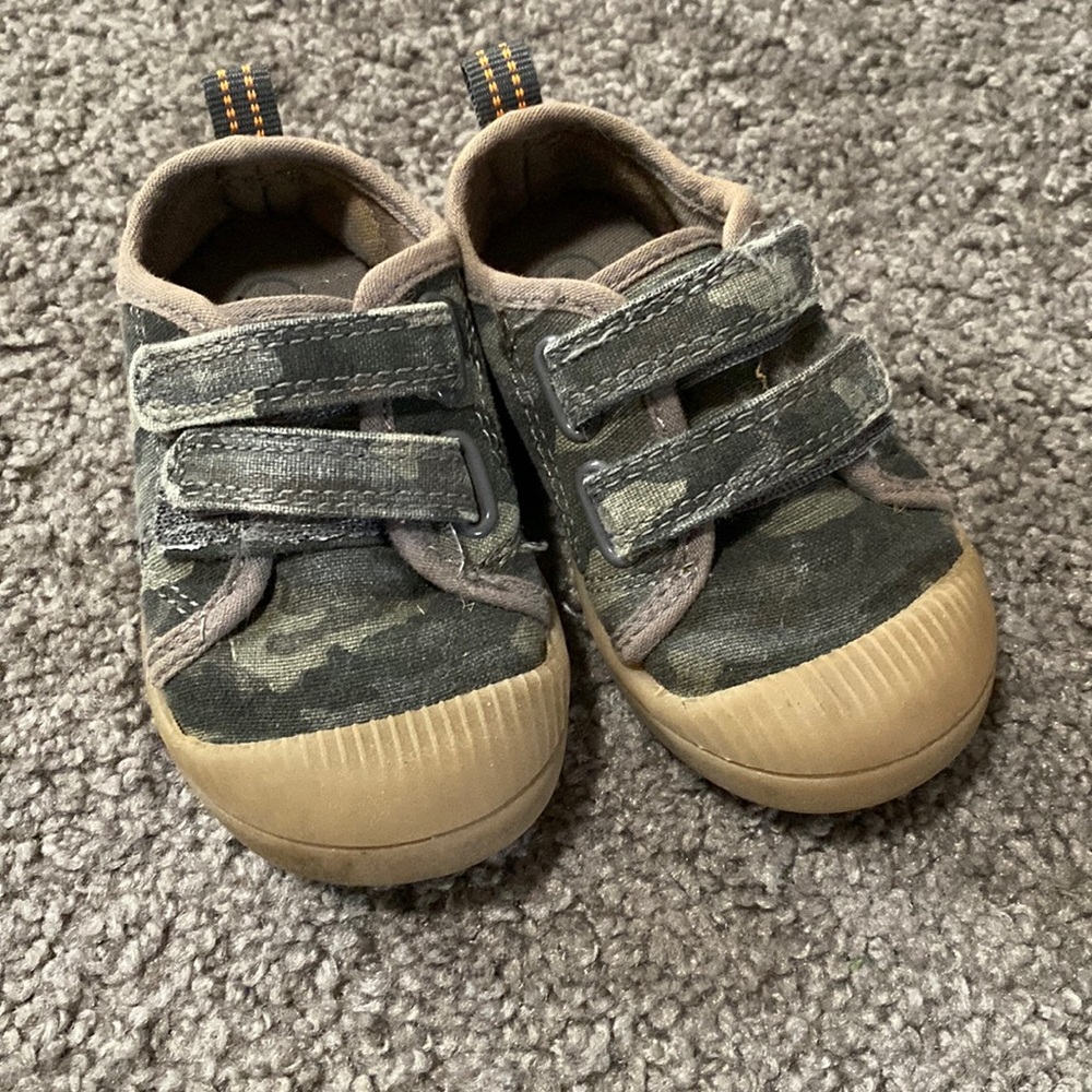 Cat & Jack Toddler Sneakers size 5